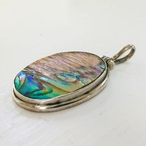 925 Sterling Silver Pendant with Abalone Shell.
